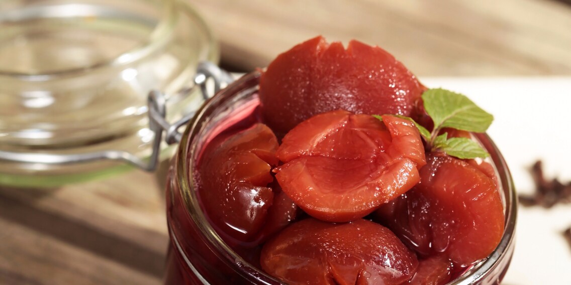 Compote de prune ou demi prunes: parfaites pour accompagner le riz au lait ou autres plats délicieux