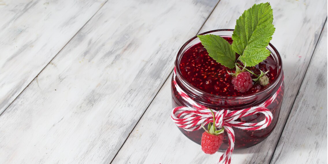 Utiliser les framboises du jardin – rendent les tartines du matin encore meilleures