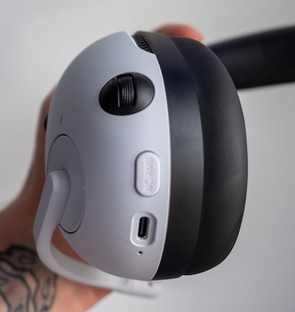 Une simple pression sur un bouton permet d'activer la fonction « Noise Canceling ».