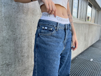 Die bequemste Jeans, die ich besitze: das 90s Straight Modell von Calvin Klein.