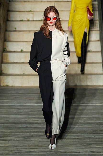 Schwarz? Oder doch lieber Weiss? Bei Gucci Resort 23 gibts einfach beides.