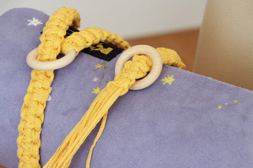 The mat makes positioning the strap easier.