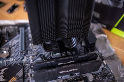 Vous montez généralement les ventilateurs du CPU de Bequiet avec une barre transversale sur le CPU.