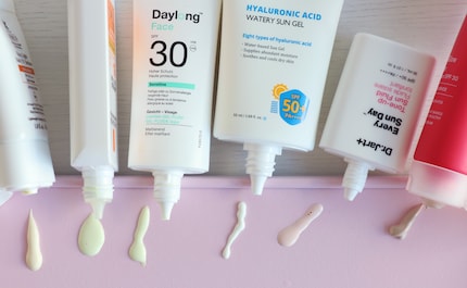 Von links nach rechts: Kiehl's, La Roche-Posay, Daylong, Isntree, Dr. Jart+, Paula's Choice.