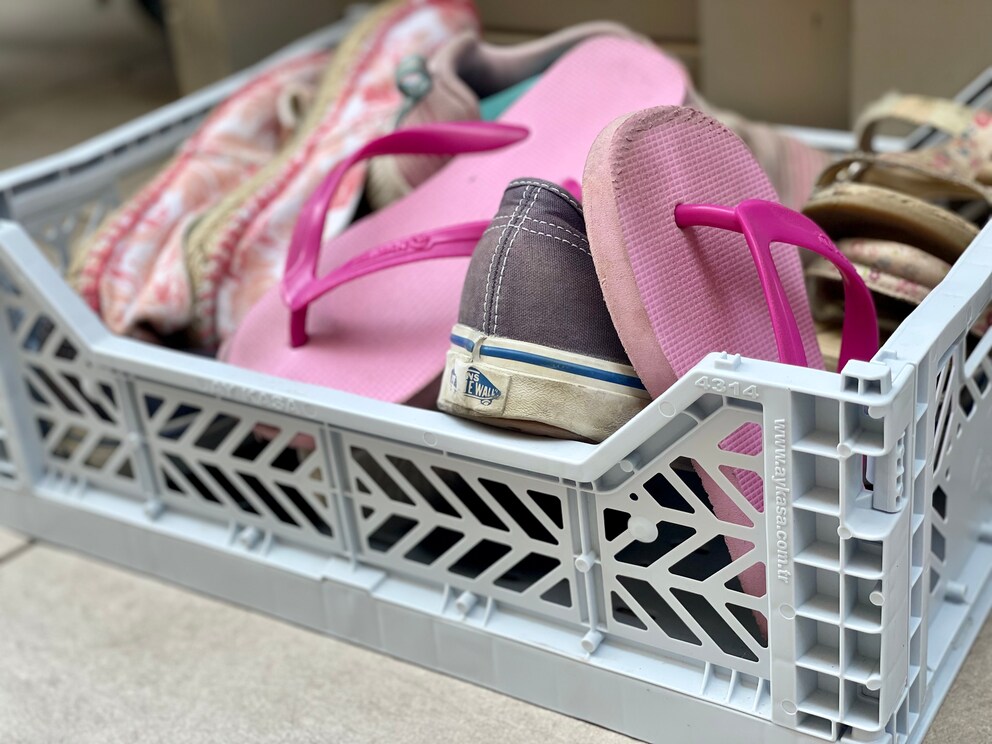 Eine Box gegen den Schuhsalat vor der Tür.