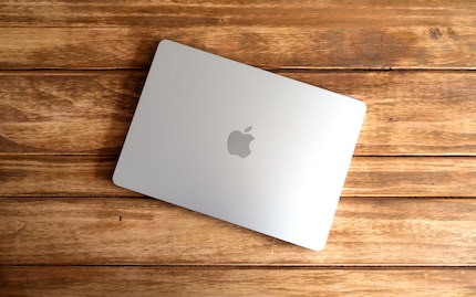 Il logo Apple ha ora un’altezza di 4,6 centimetri, rispetto ai 3,9 precedenti.