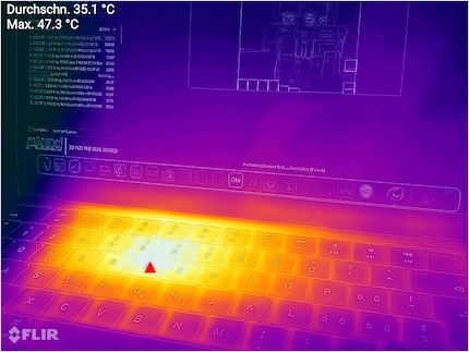 Immagine termica dell'Apple MacBook Air M2. Durante il test, il punto più caldo è di 47,3 gradi centigradi.