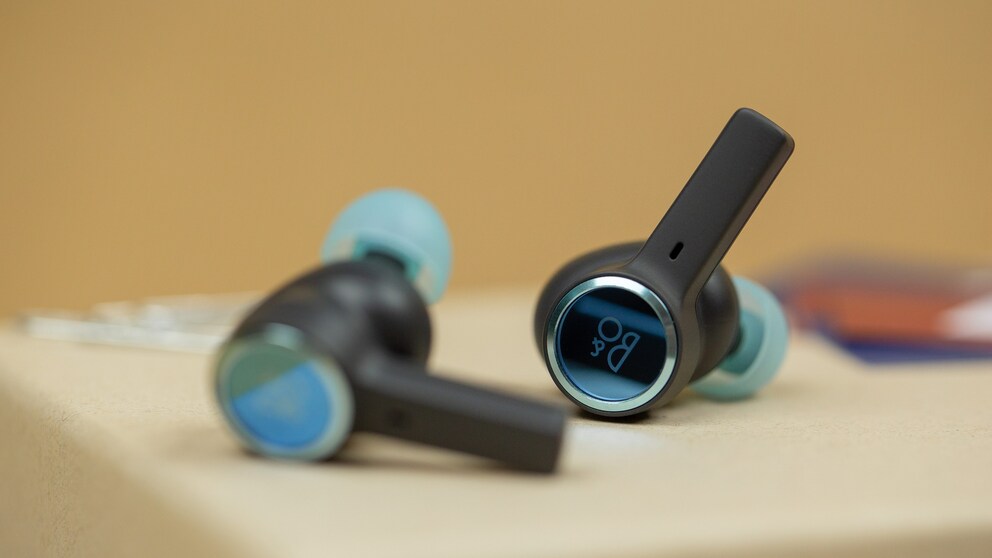Das Stiel-Design kennt Ihr womöglich von den Apple AirPods Pro.
