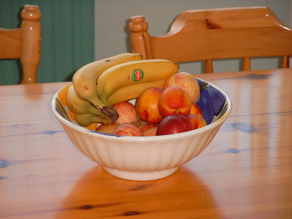 The place where fruit flies feel at home: a fruit bowl.