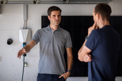 Hans Fischer charge la plupart du temps sa VW ID.4 électrique avec la Wallbox de son garage.
