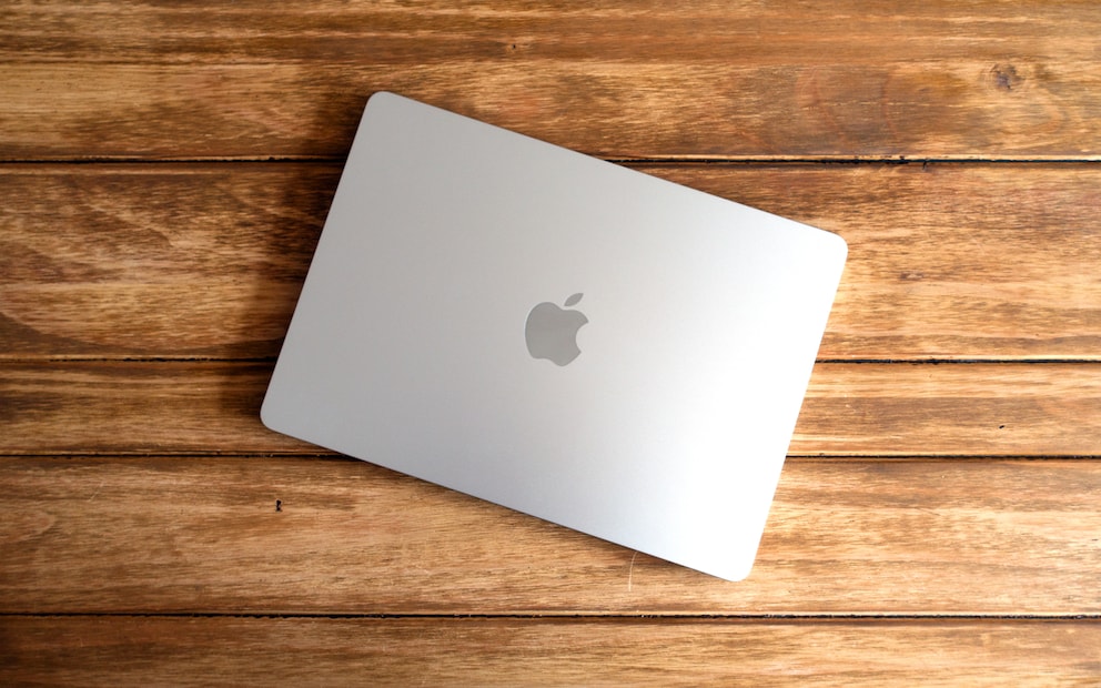 Il logo Apple ora è alto 4,6 centimetri, prima era di 3,9.
