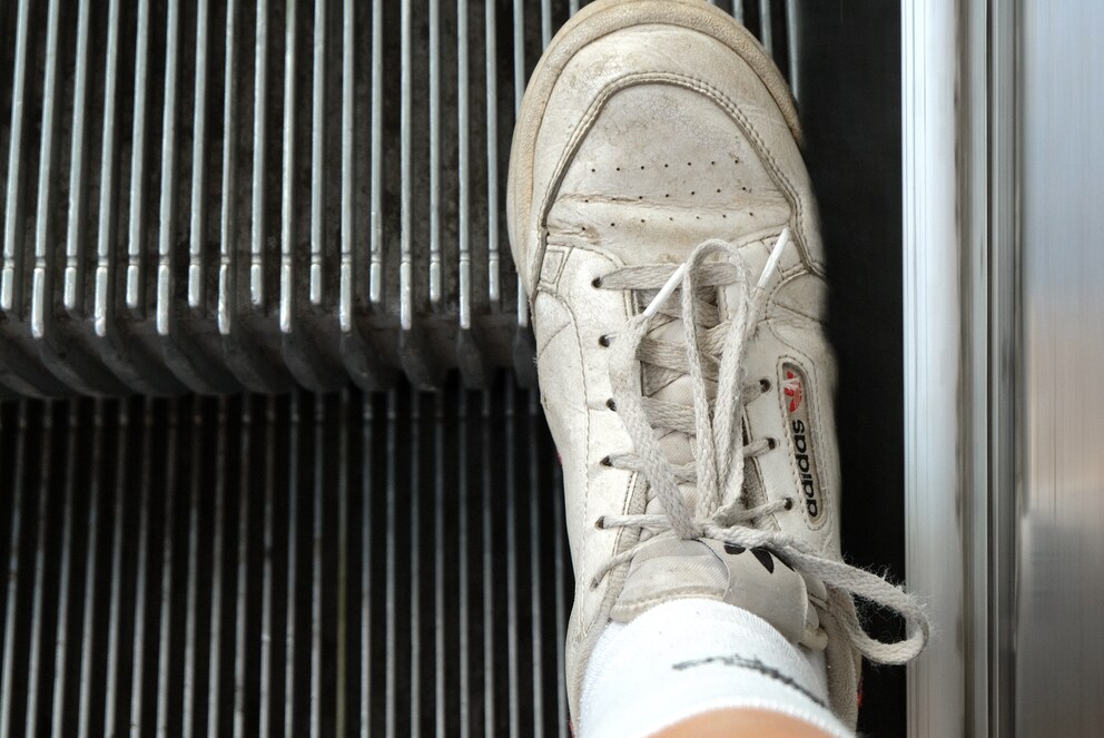 OK, peut-être que mes chaussures ne sont pas juste poussiéreuses, mais aussi usées.