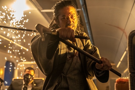 Auch das gehört zur Show: Ein Katana-schwingender Gangster.