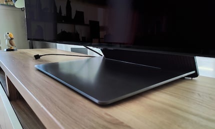 Gutes, Soundbar-taugliches Standfussdesign.