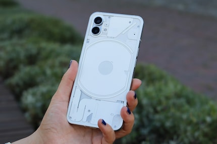 Anche senza i LED illuminati, il retro del Phone (1) non ha eguali.