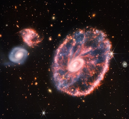 Das Bild der NASA ist deutlich sauberer und detailreicher als meines.
