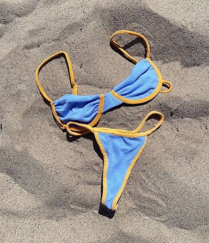 I bikini in spugna sono belli, ma hanno molti svantaggi.