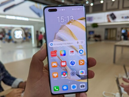 Vorderseite des Nova 10 Pro mit der Dualkamera.