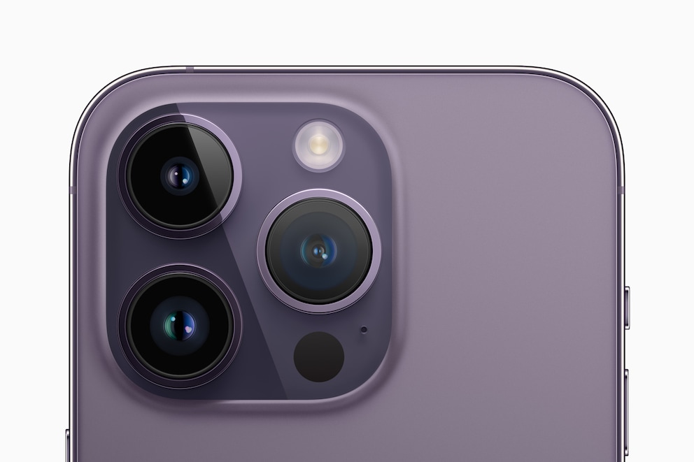 The camera module of iPhone 14 Pro and Pro Max is larger than its predecessor. Hidden behind it is a new 48-megapixel sensor for the main camera. 