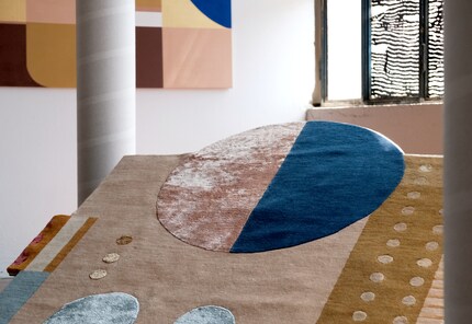 No limits: The circle on this design extends beyond the edge.