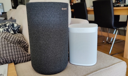 Grande e un po’ tozzo: c’è un evidente squilibrio di forze tra l’SA-RS5 e il Sonos One.
