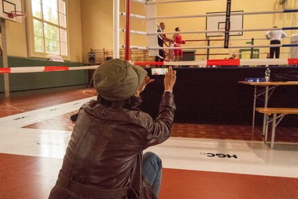 Son petit-fils perd le combat aux points. Est-ce par manque de soutien de la part de son équipe ?