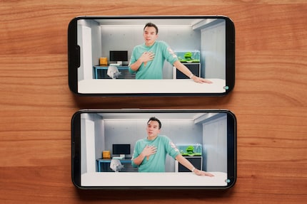 With certain video formats, the new notch of the iPhone 14 Pro (top) protrudes more into the picture than that of the iPhone 13 Pro (bottom).