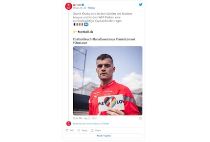 Auch ein Bild der WM in Katar: Die Binde, die neben Granit Xhaka die Captains von England, der Niederlande, Belgien, Wales, Frankreich, Dänemark und Deutschland am Arm tragen werden. Norwegen und Schweden beteiligen sich ebenfalls an der Aktion, sind aber nicht qualifiziert.