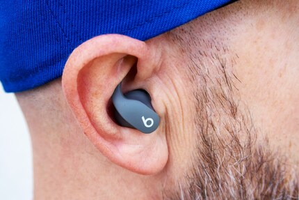 Beats Fit Pro sitzen unauffällig in den Ohren.