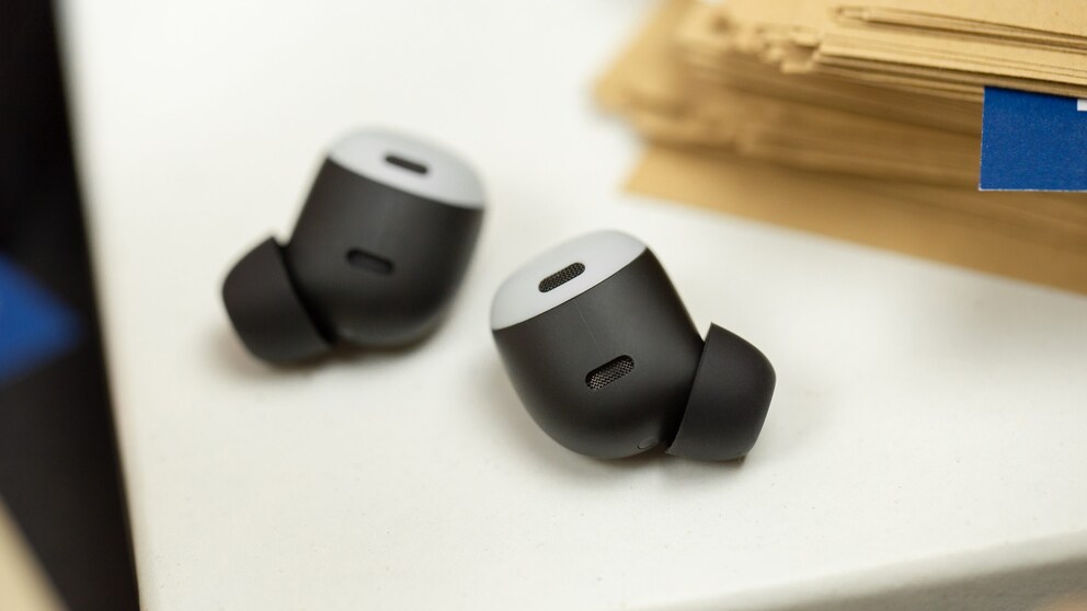 Die Oberflächen der Google Pixel Buds Pro sind berührungsempfindlich. / © NextPit