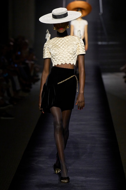 Schiaparelli Haute Couture Autunno/Inverno '22 via Spotlight