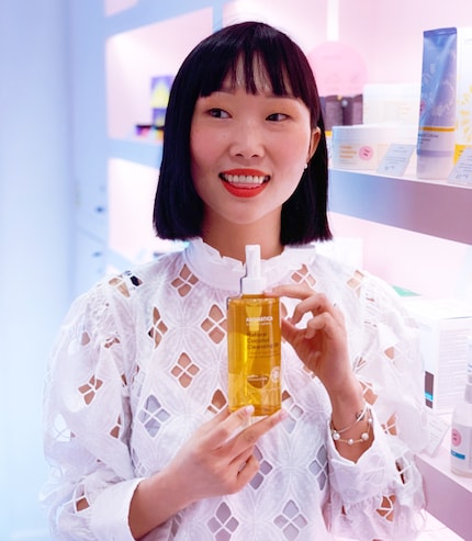 Lilin is originally from Yichang, China and moved to Spain in 2005 to study.
