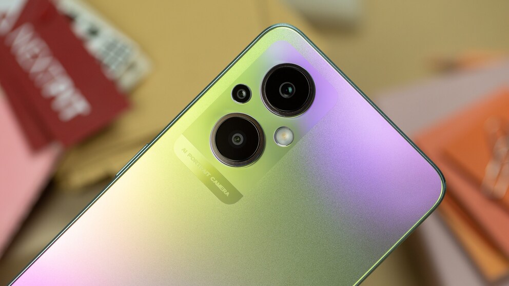 So sieht das Reno8 Lite in der Farbe «Rainbow Spectrum» aus. Homophobe hassen diesen Trick! / © NextPit