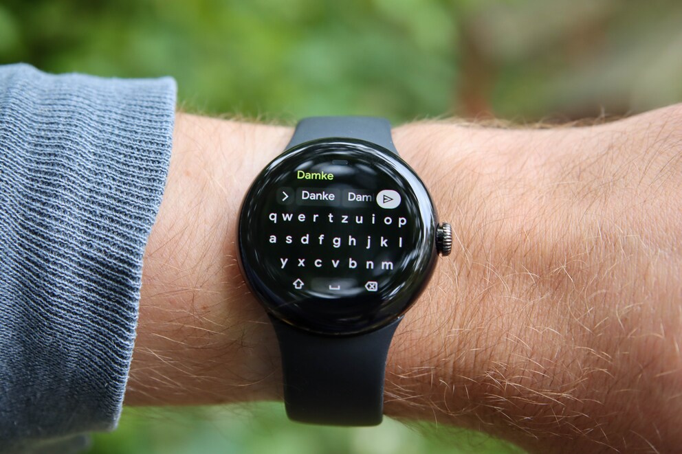 Il est préférable de ne pas saisir de texte sur le clavier de la Pixel Watch.