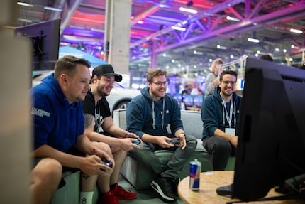 Luca und ich haben fleissig «FIFA 23» gegen das Herofest-Publikum gespielt. Und meistens sogar gewonnen.