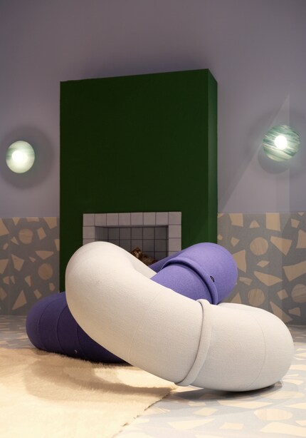 Kunst oder Möbel? Dieser Sessel hat eine Schlangenform.