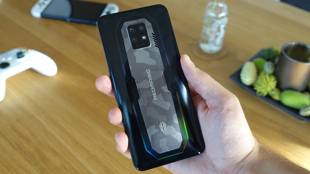 Malgré son esthétique très gaming, le téléphone Nubia est aussi un bon téléphone professionnel.