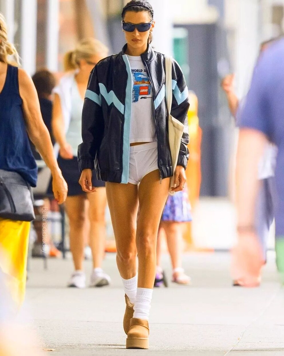 Keine Hose, kein Problem? Für Bella Hadid scheinbar nicht.
