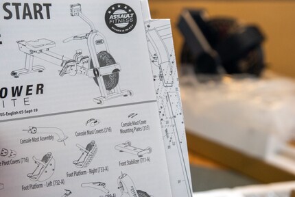 Es gibt einiges zu schrauben, bis der Assault Rower Elite einsatzbereit ist.