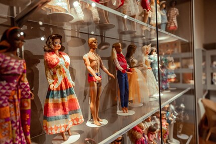 Les jouets, comme ici ces Barbies, sont toujours le reflet d'une époque