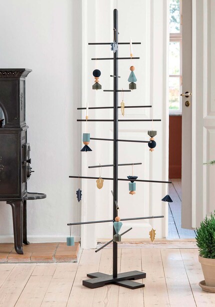 Vous pouvez faire briller le « Filigreen Tree » avec des décorations de sapin ou une guirlande lumineuse.