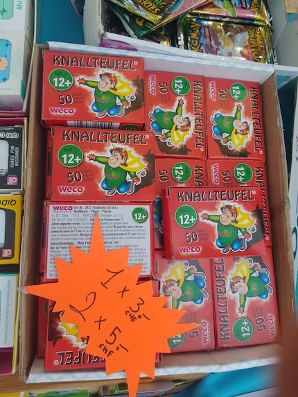 Ici, un paquet de pétards coûte 3 francs.