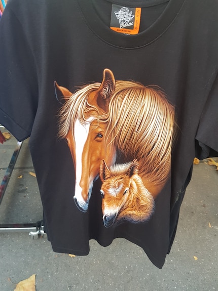 Ou un T-shirt aussi stylé avec des chevaux.