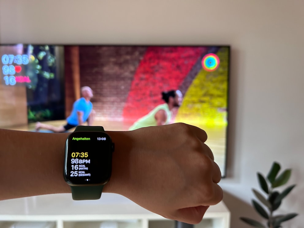  Une interaction digne de ce nom : l’Apple Watch communique avec d’autres appareils pendant les entraînements sur Fitness+.