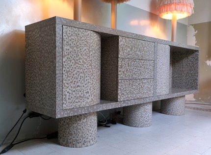 Ein Schmuckstück: Das Sideboard «Osis Brutal» von llot llov.
