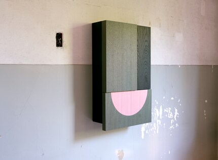 Ein Spiegelkabinett in Form eines Barschranks: «Bar Cabinet» von Zaven.