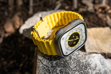 Pour des raisons esthétiques, j’utilise le bracelet jaune vif Ocean sur les images de mon test. Si c’était ma montre, j’opterais pour le gris Alpine Loop, plus discret.