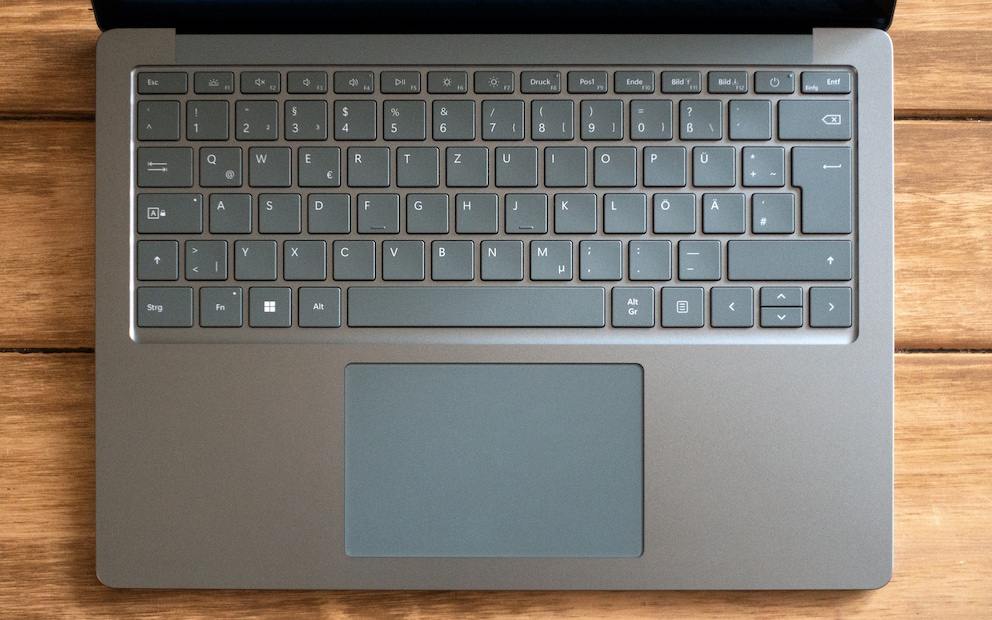 A differenza del fratello minore, il Surface Laptop Go 2, il Laptop 5 ha una retroilluminazione commutabile.