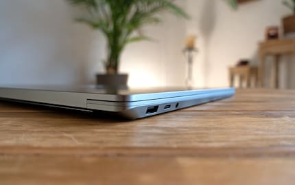 USB 3.1 type A, Thunderbolt 4 (USB C) et prise casque 3,5 mm