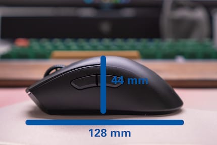 Massa del DeathAdder V3 Pro di lato.